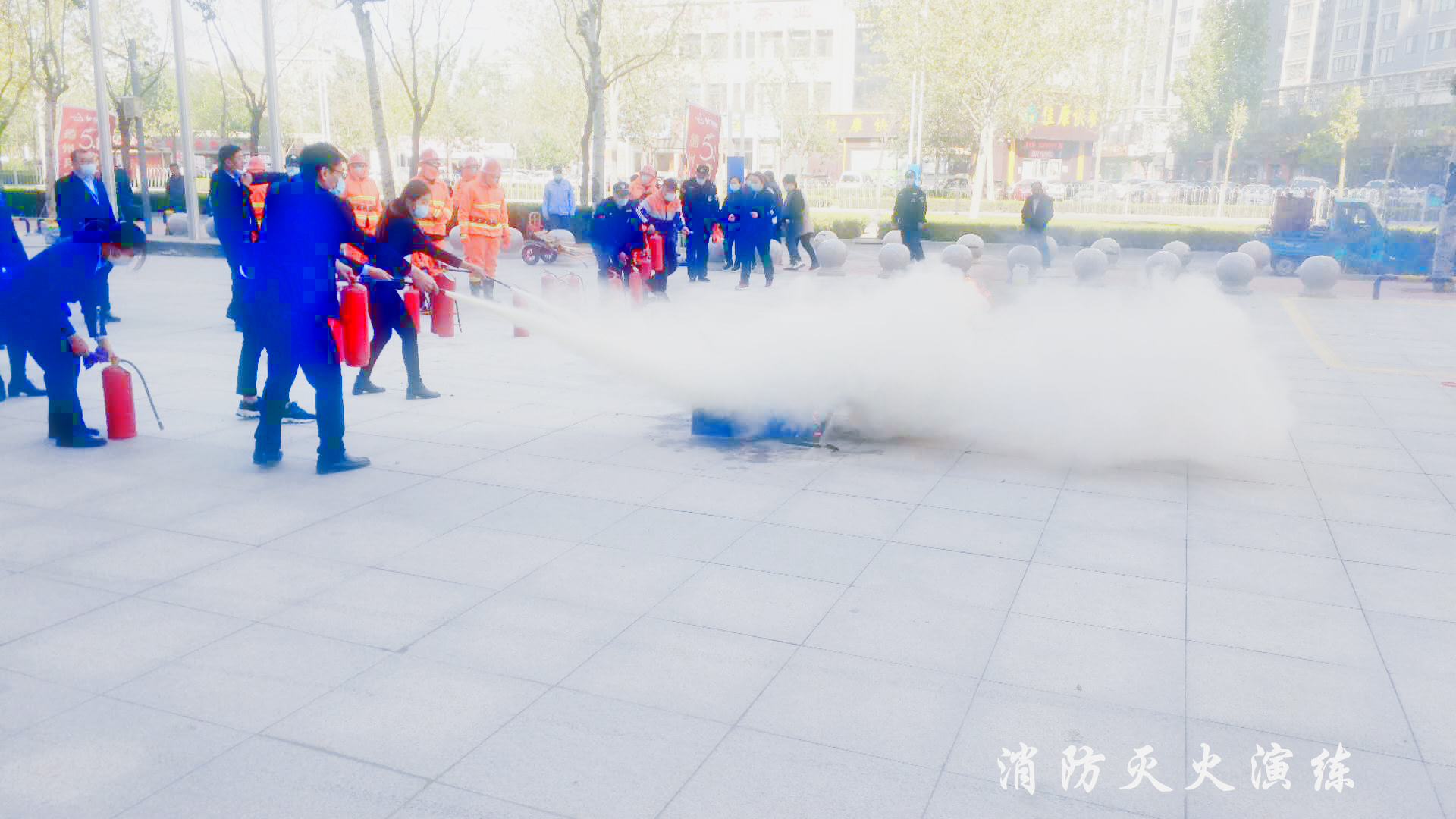 金友物業(yè)公司在月星家居開(kāi)展消防演練 筑牢商場(chǎng)安全防線