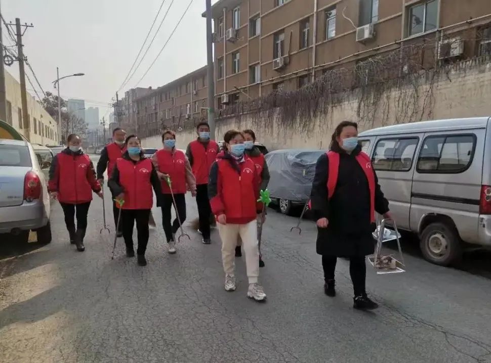 創(chuàng)建文明城市 傳承雷鋒精神 聯(lián)興愛心義工分會走進德州勞動局宿舍