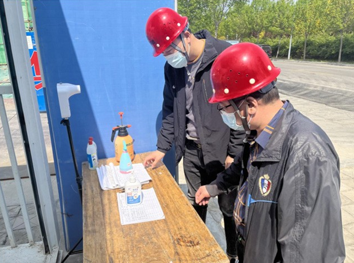 建筑公司對德城區(qū)在建項目進行疫情防控檢查